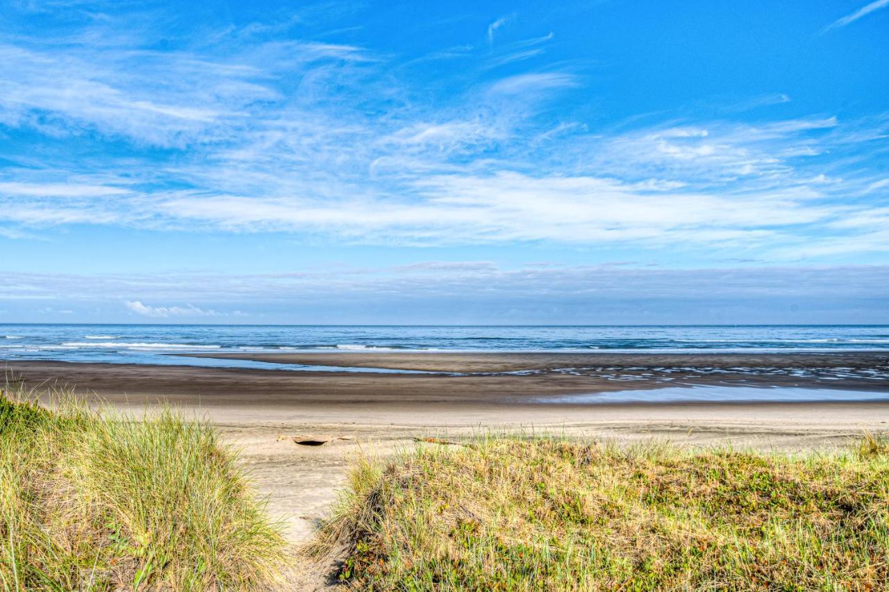 Elbow'S Inn Rockaway Beach Esterno foto